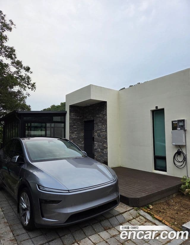 Tesla модель Y Long Range AWD, 2025 10