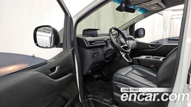 Hyundai Staria Modern, 2025 10
