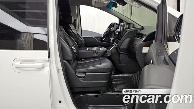 Hyundai Staria Modern, 2025 11