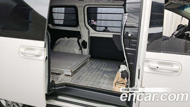 Hyundai Staria Modern, 2025 12