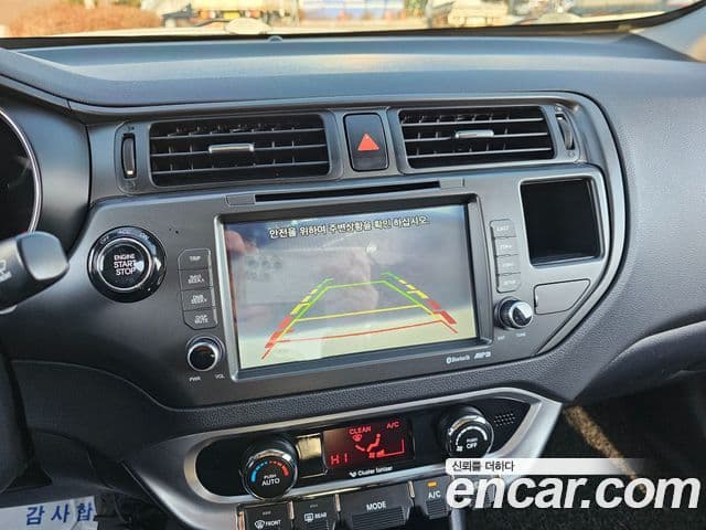 Kia All New Pride Prestige, 2014 7