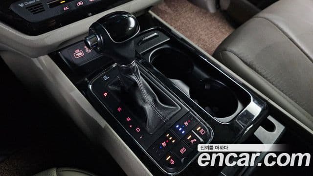 Kia All New Carnival Noblesse, 2016 9