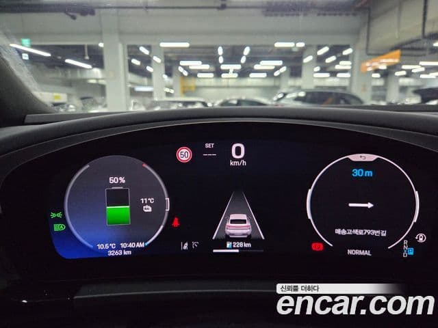 Porsche Macan EV 4S, 2025 8