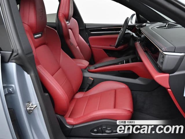 Porsche Macan EV 4S, 2025 11