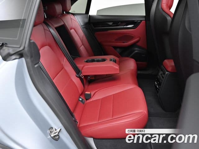 Porsche Macan EV 4S, 2025 12