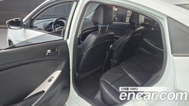 Hyundai Accent(новый кузов / новое поколение) Premium, 2015 11