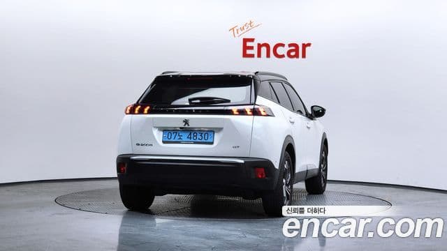 Peugeot e-2008 2세대 EV GT, 2023 4