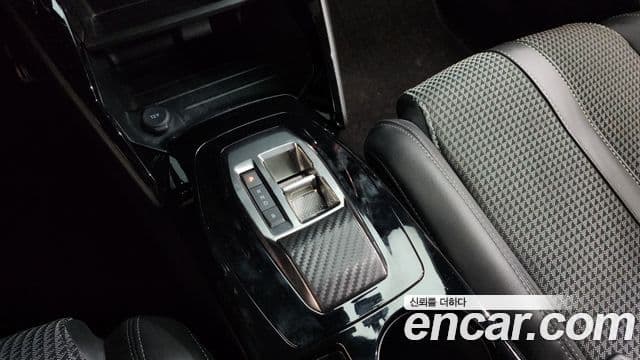 Peugeot e-2008 2세대 EV GT, 2023 9