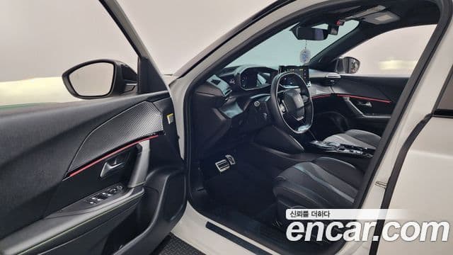 Peugeot e-2008 2세대 EV GT, 2023 10