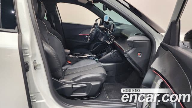 Peugeot e-2008 2세대 EV GT, 2023 11