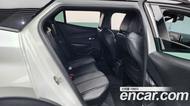 Peugeot e-2008 2세대 EV GT, 2023 12