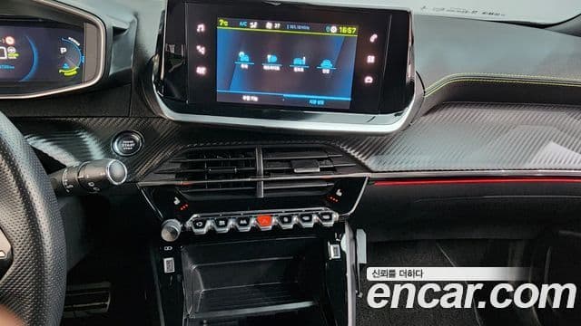 Peugeot e-2008 2세대 EV GT, 2023 14