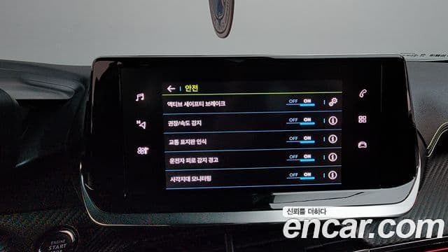 Peugeot e-2008 2세대 EV GT, 2023 16