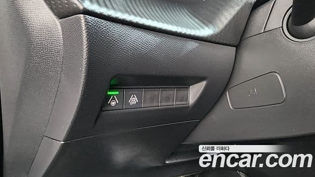 Peugeot e-2008 2세대 EV GT, 2023 17