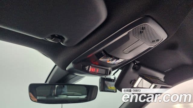 Peugeot e-2008 2세대 EV GT, 2023 18