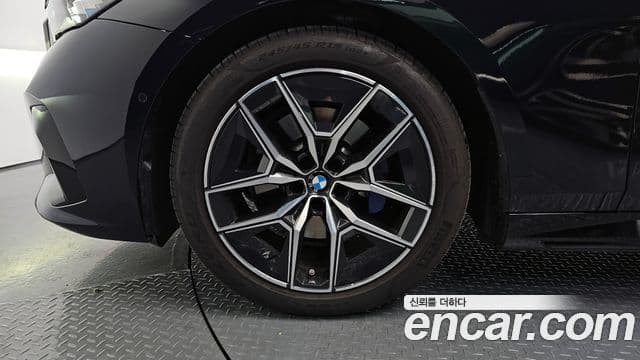 BMW 5시리즈 (G60) 523d M Sport, 2025 все фото