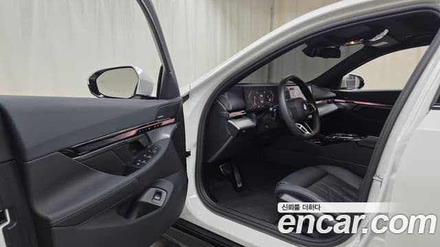BMW 5시리즈 (G60) 520i M Sport, 2025 10