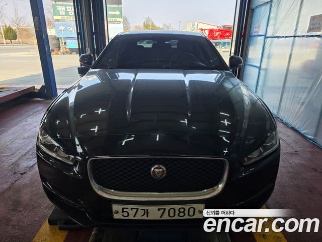 Jaguar XE Prestige, 2016 1