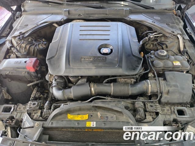 Jaguar XE Prestige, 2016 7