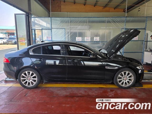 Jaguar XE Prestige, 2016 8