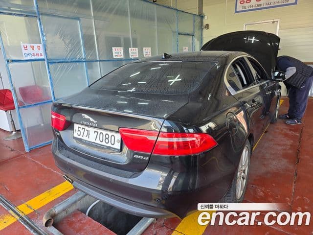 Jaguar XE Prestige, 2016 9