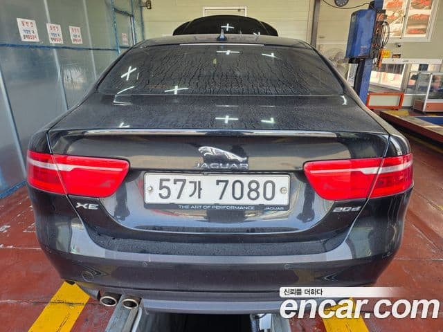 Jaguar XE Prestige, 2016 12