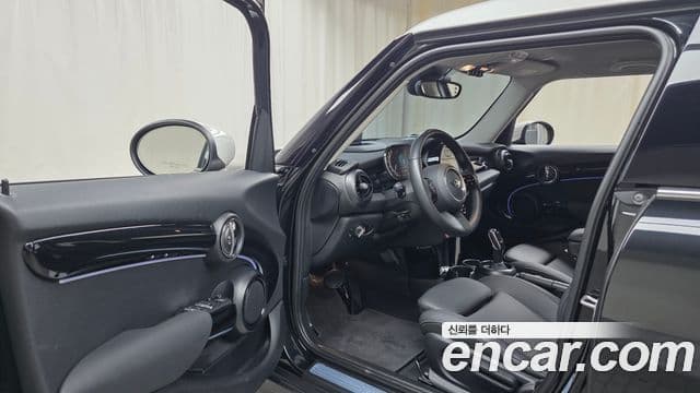 Mini Cooper 3세대, 2024 10