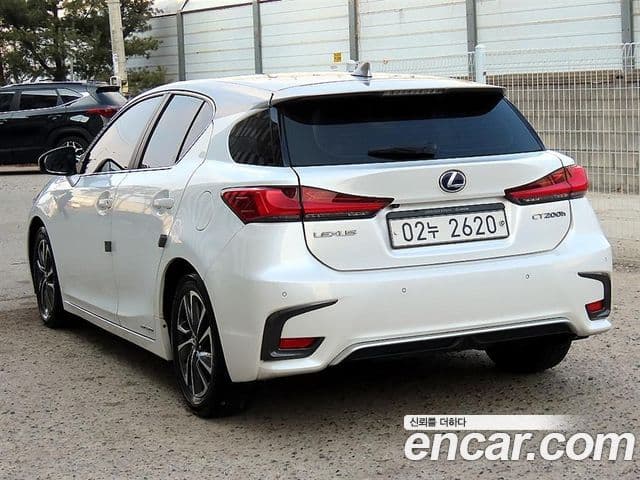 Lexus CT200h ZWA10, 2018 3