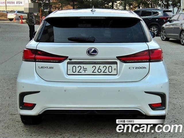 Lexus CT200h ZWA10, 2018 4