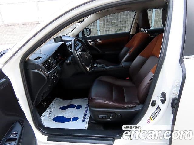 Lexus CT200h ZWA10, 2018 все фото