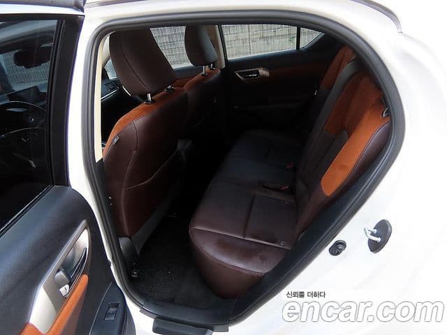 Lexus CT200h ZWA10, 2018 6