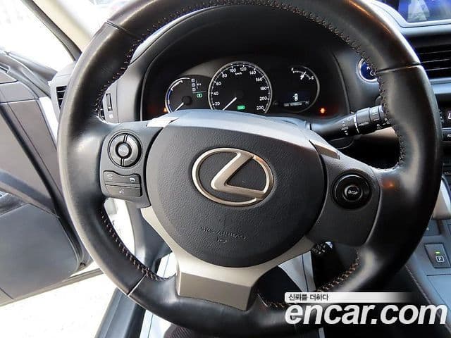 Lexus CT200h ZWA10, 2018 8