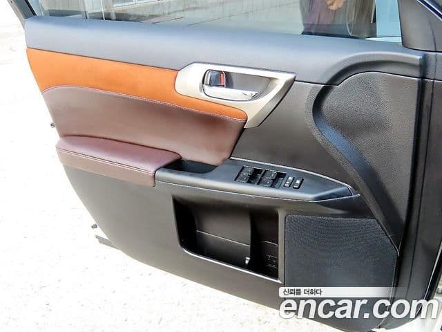 Lexus CT200h ZWA10, 2018 11