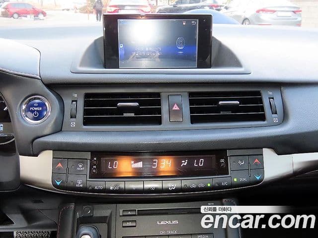 Lexus CT200h ZWA10, 2018 13