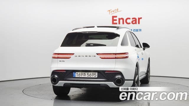 Genesis GV70, 2022 4