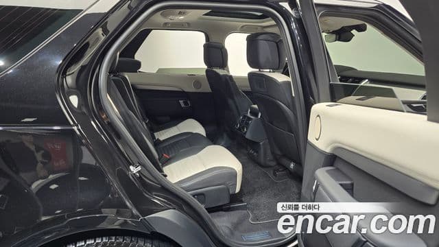 Land Rover Discovery 5 P360 Dynamic HSE, 2025 12