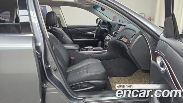 Infiniti Q70 Style, 2017 11