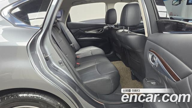 Infiniti Q70 Style, 2017 12