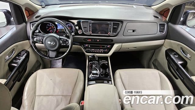 Kia All New Carnival Prestige, 2015 4