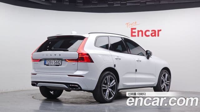 Volvo XC60 2세대 T8 R-Design, 2021 2