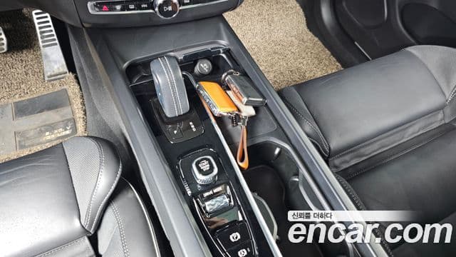 Volvo XC60 2세대 T8 R-Design, 2021 9