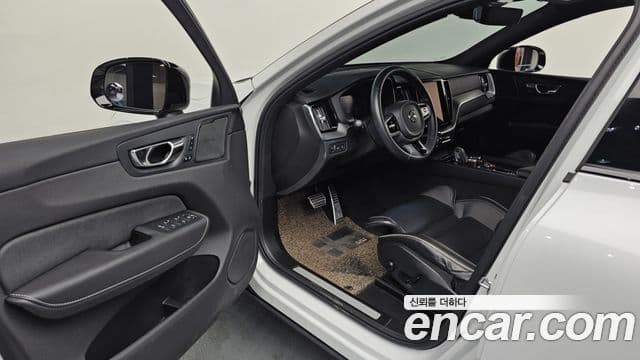 Volvo XC60 2세대 T8 R-Design, 2021 10
