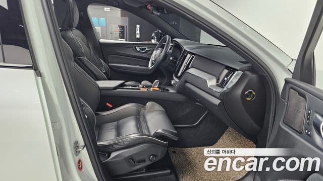 Volvo XC60 2세대 T8 R-Design, 2021 11