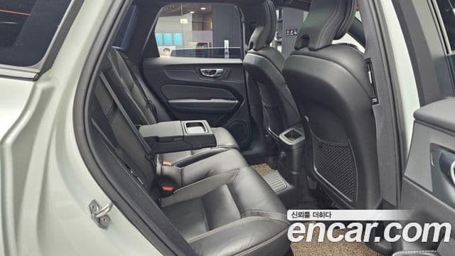 Volvo XC60 2세대 T8 R-Design, 2021 12