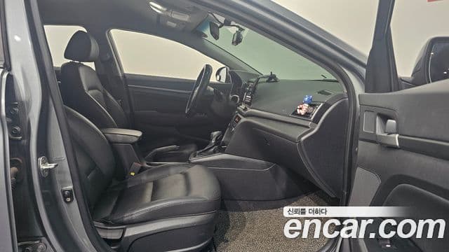 Hyundai Avante AD 1.6 GDI Value Plus, 2017 11