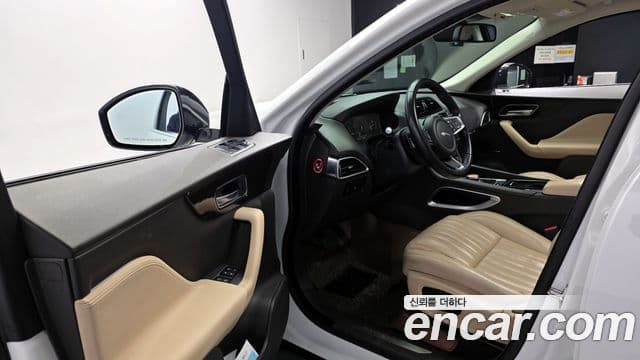 Jaguar F-PACE 20d Portfolio, 2018 10