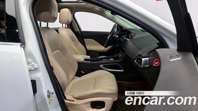 Jaguar F-PACE 20d Portfolio, 2018 11