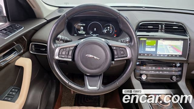 Jaguar F-PACE 20d Portfolio, 2018 13