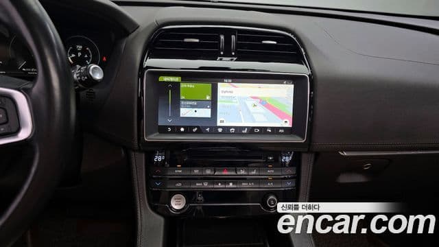 Jaguar F-PACE 20d Portfolio, 2018 14