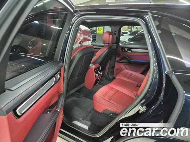 Porsche Cayenne (PO536) 3.0 E-гибрид Platinum Edition, 2023 8